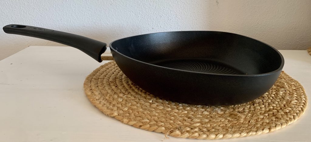 Tefal C26770 Start’Easy Triangle beschichtete Dreieckspfanne von der Seite