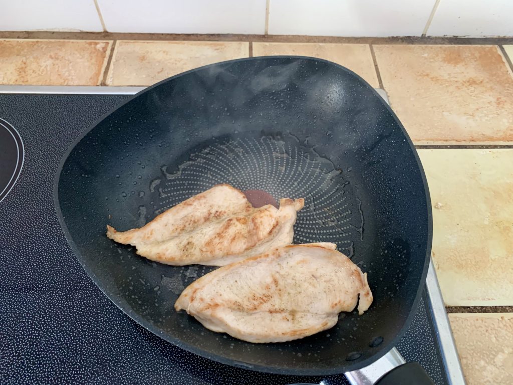Tefal C26770 Start’Easy Triangle beschichtete Dreieckspfanne während des Bratens