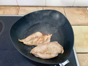 Tefal C26770 Start’Easy Triangle beschichtete Dreieckspfanne während des Bratens