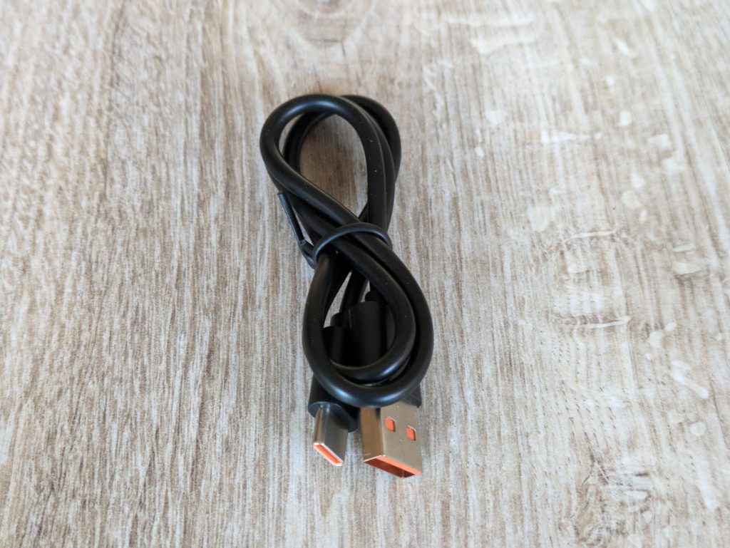 USB-Kabel der MAXDONE PH820 Wildkamera