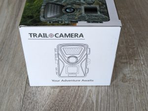 Verpackung der MAXDONE PH820 Wildkamera von der rechten Seite