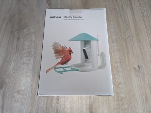Verpackung der NETVUE Birdfy Wildkamera von vorne