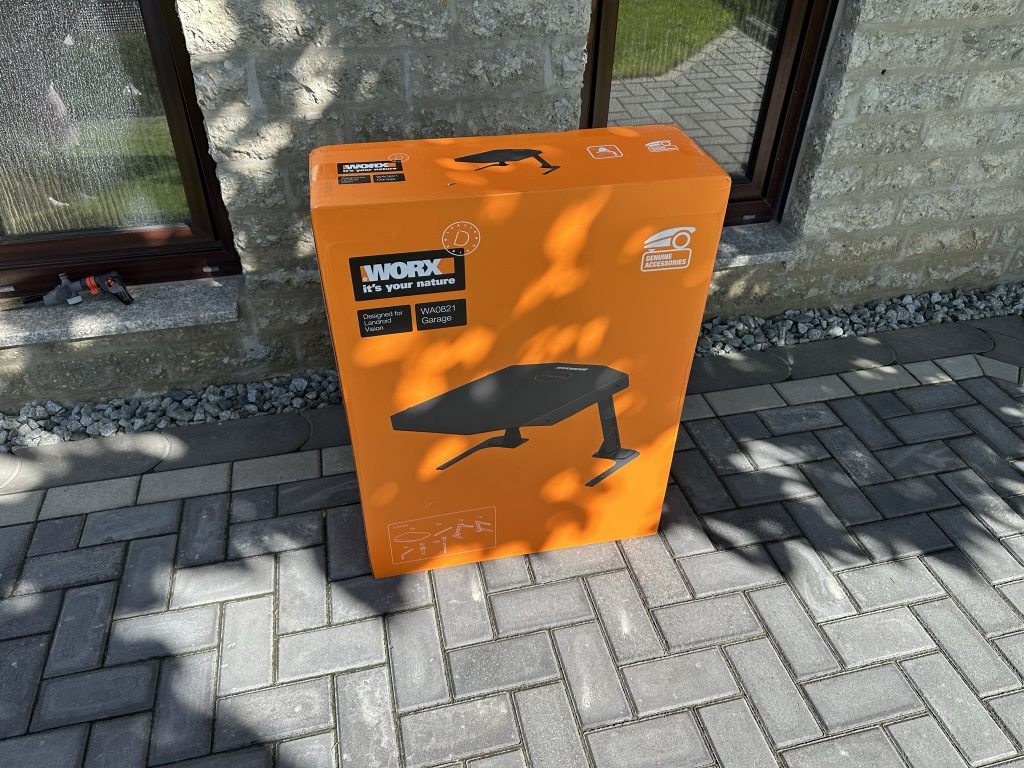 Verpackung der WORX WA0821 Mährobotergarage