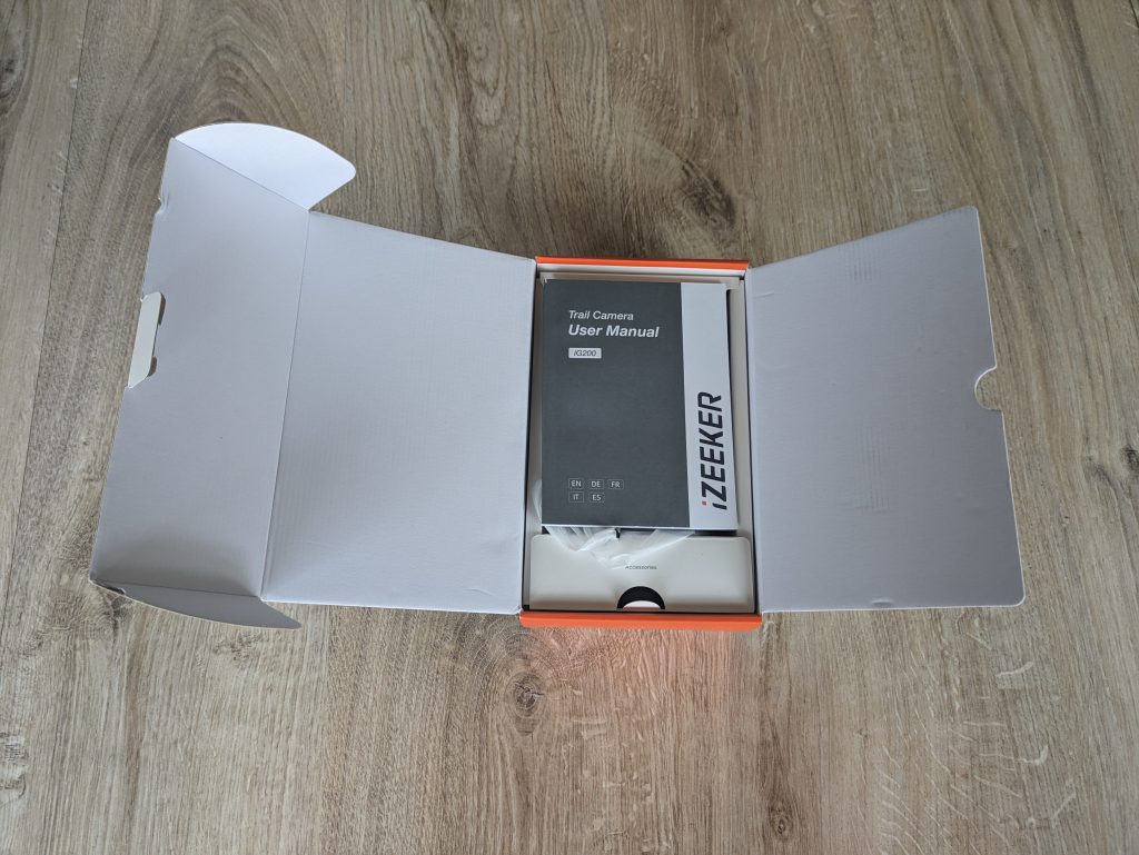 Verpackung der iZEEKER iG200 Wildkamera geöffnet