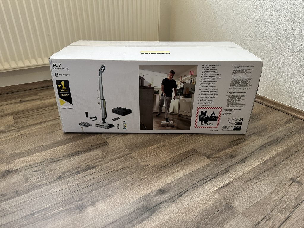 Verpackung des Kärcher FC7 Cordless Extra Hartbodenreiniger von der Seite