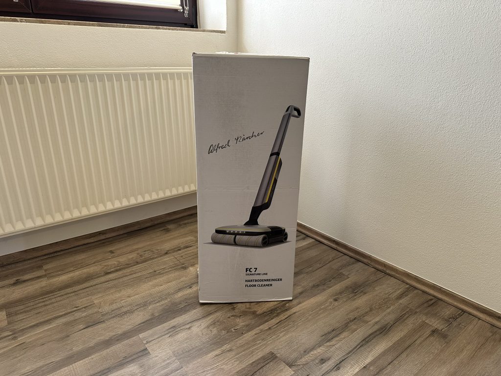 Verpackung des Kärcher FC7 Cordless Extra Hartbodenreinigers von vorne