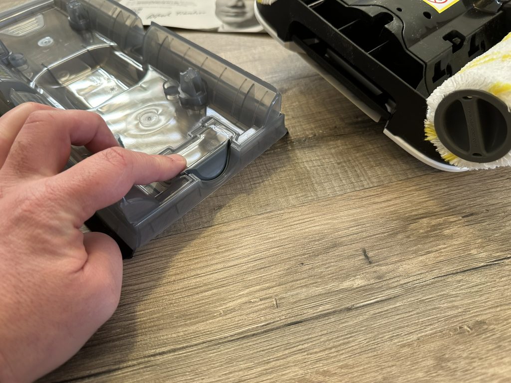 Verschluss des Aufsatzes des Kärcher FC7 Cordless Extra Hartbodenreinigers