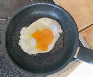 Woll Concept beschichtete Pfanne mit Spiegelei