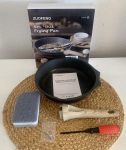 ZUOFENG beschichtete Pfanne ausgepackt mit Werkzeug