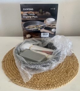 ZUOFENG beschichtete Pfanne ausgepackt mit Zubehör in Folie