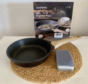 ZUOFENG beschichtete Pfanne mit Schwamm und Karton