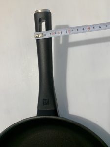 ZWILLING Madura Plus beschichtete Pfanne Griffbreite