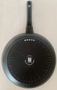 ZWILLING Madura Plus beschichtete Pfanne von unten