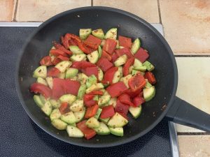 Zwilling Madura Plus beschichtete Pfanne beim Braten von Gemüse