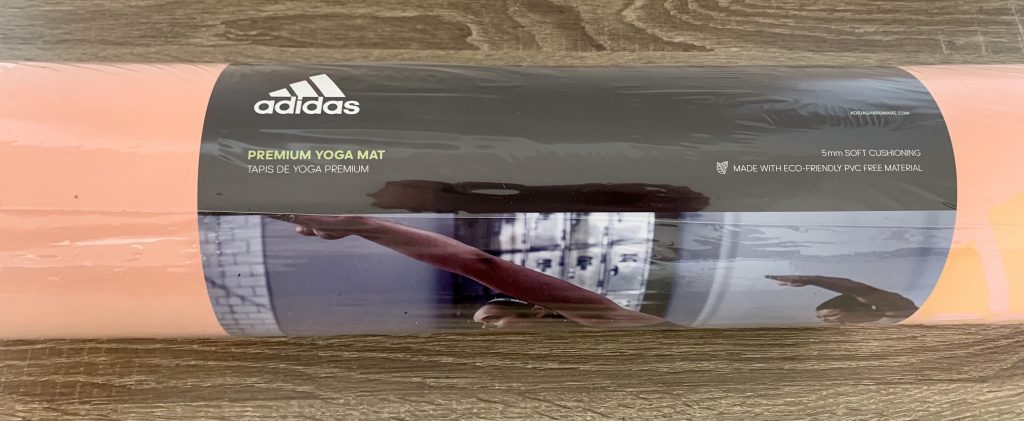 adidas-Yogamatte Nahaufnahme Banderole Teil 1