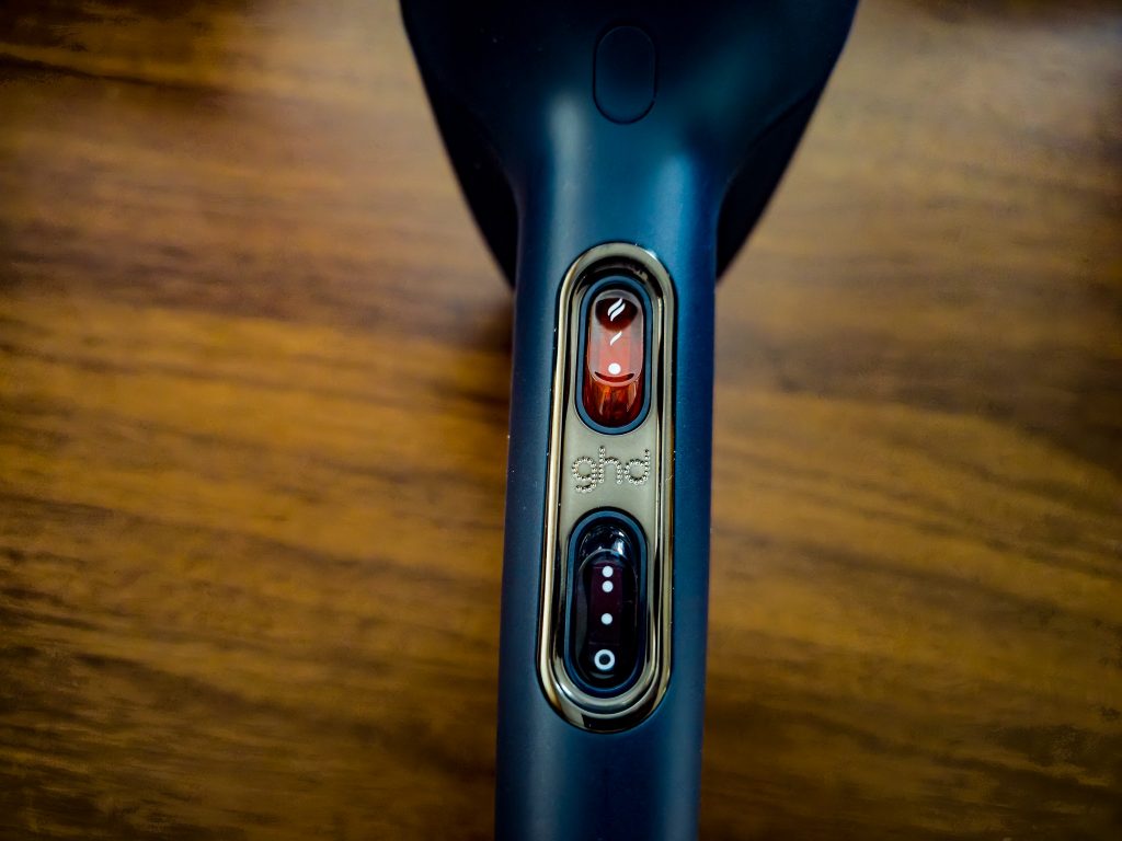 ghd Helios Haartrockner Schalter am Griff