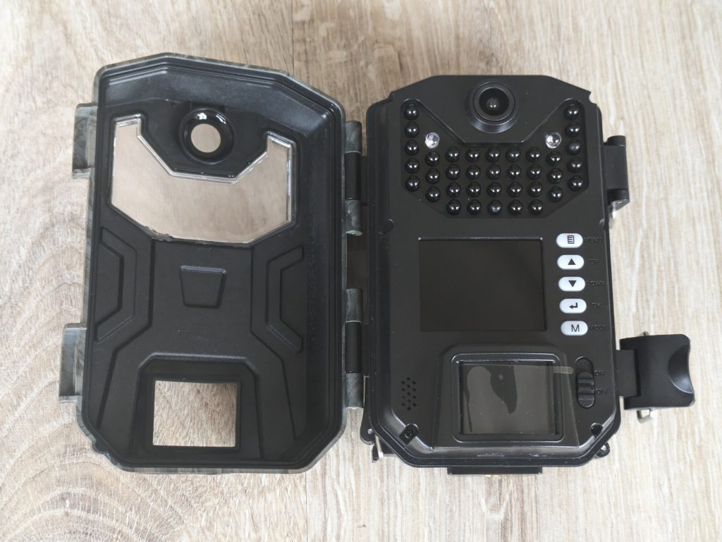 iZEEKER iG200 Wildkamera geöffnet