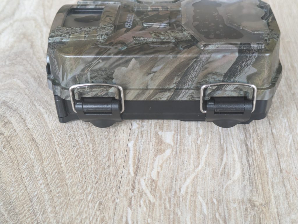 iZEEKER iG200 Wildkamera von der Seite