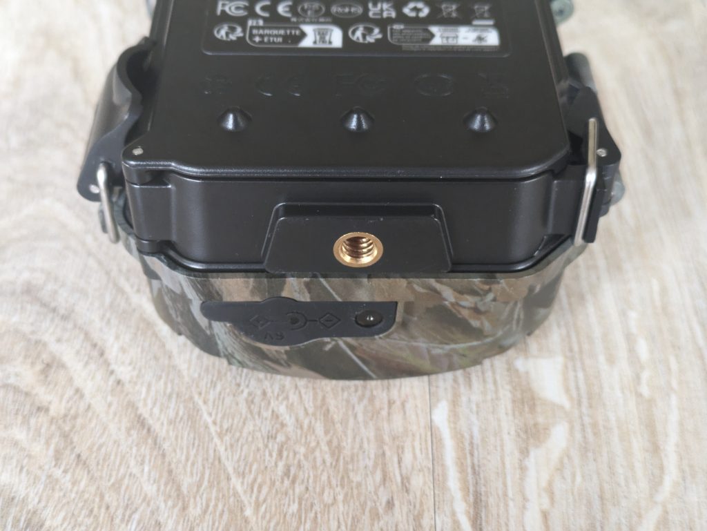 iZEEKER iG200 Wildkamera von unten