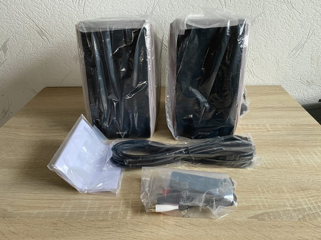 Edifier R1700BT PC-Lautsprecher ausgepackt 1