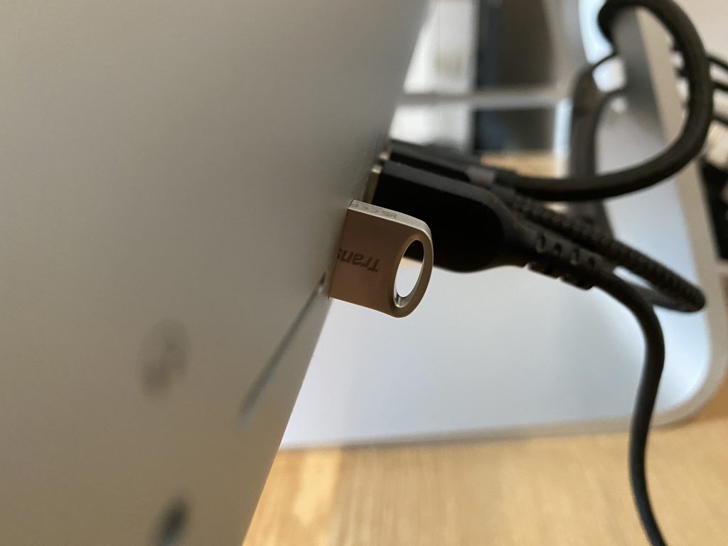 Transcend JetFlash 710 USB-Stick am Computer angeschlossen