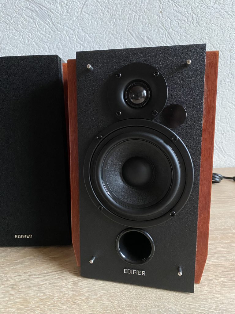 Edifier R1700BT PC-Lautsprecher Detail Lautsprecher ohne Abdeckung