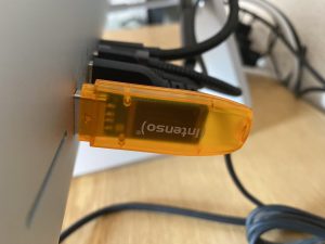 Intenso Rainbow Line USB-Stick am Computer angeschlossen