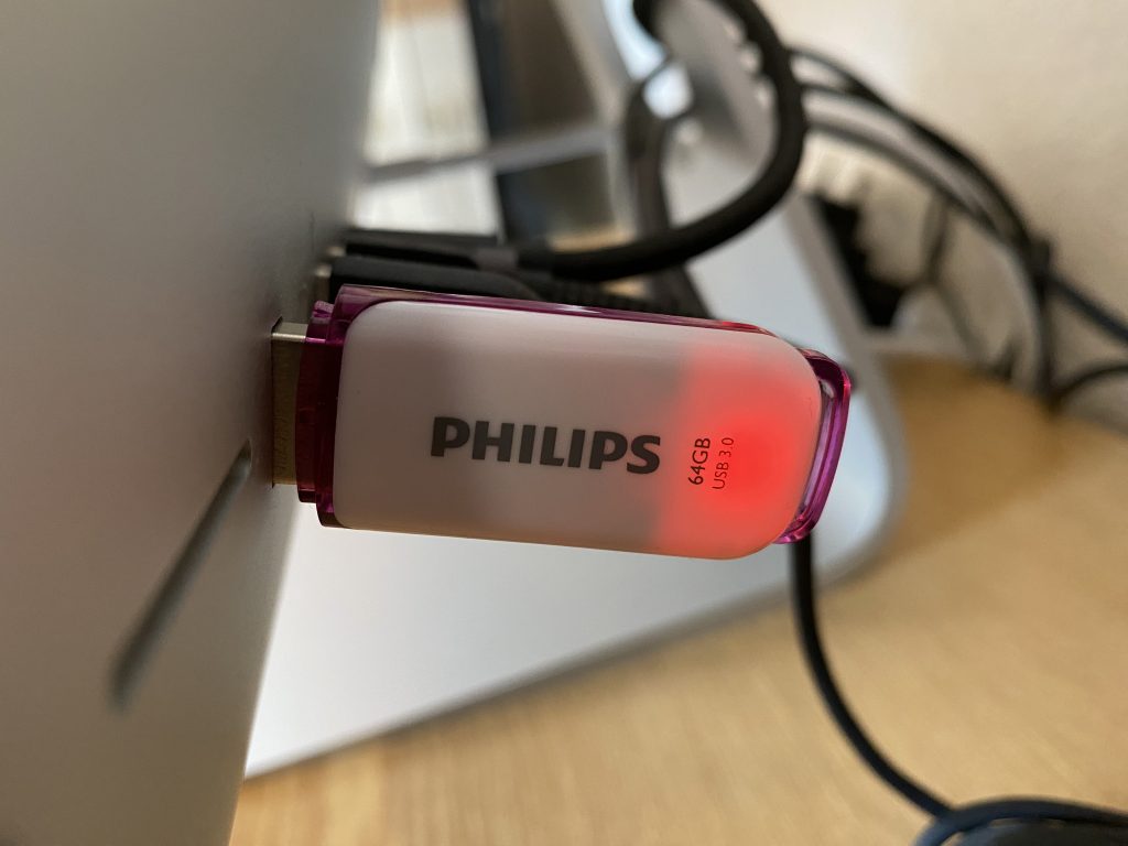 Philips USB 3.0 Flash Drive Snow Edition USB-Stick am Computer angeschlossen