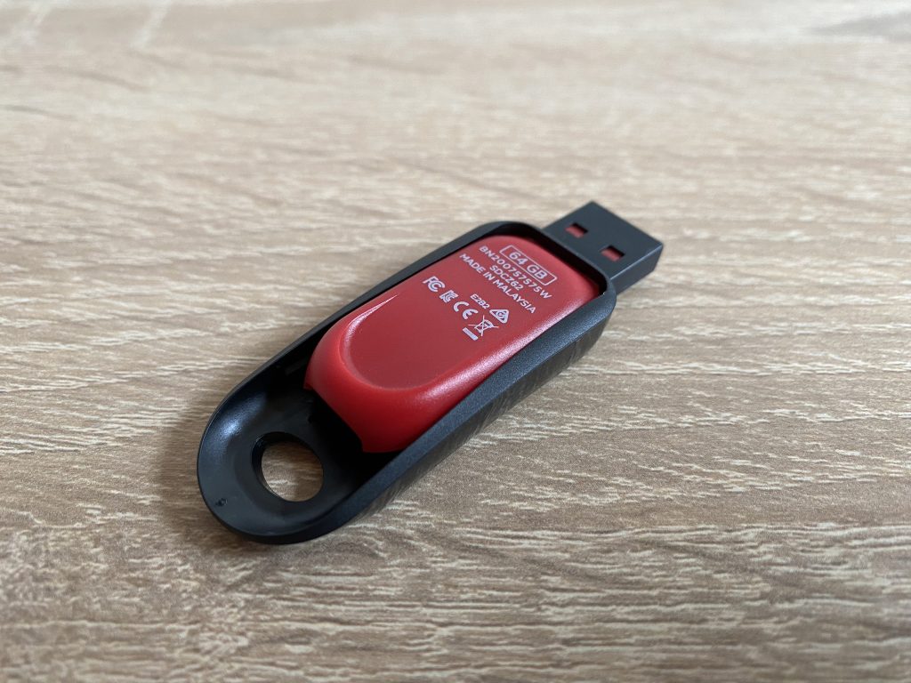 SanDisk Cruzer Snap USB-Stick Unterseite mit ausgefahrenem Stecker