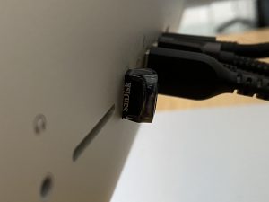 SanDisk Ultra Fit USB-Stick am Computer angeschlossen