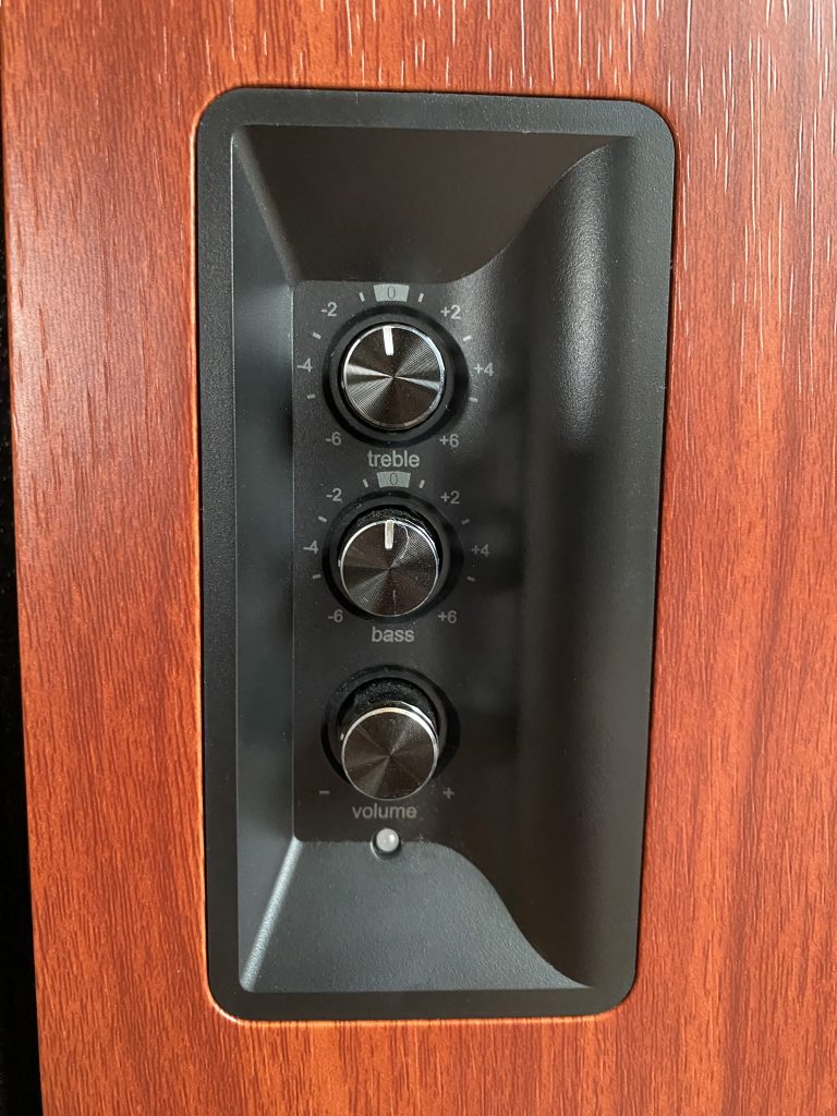Edifier R1700BT PC-Lautsprecher Detail Regler