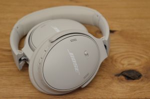 Bose QuietComfort Over-Ear-Kopfhörer Rechtes Gehäuse Detailansicht