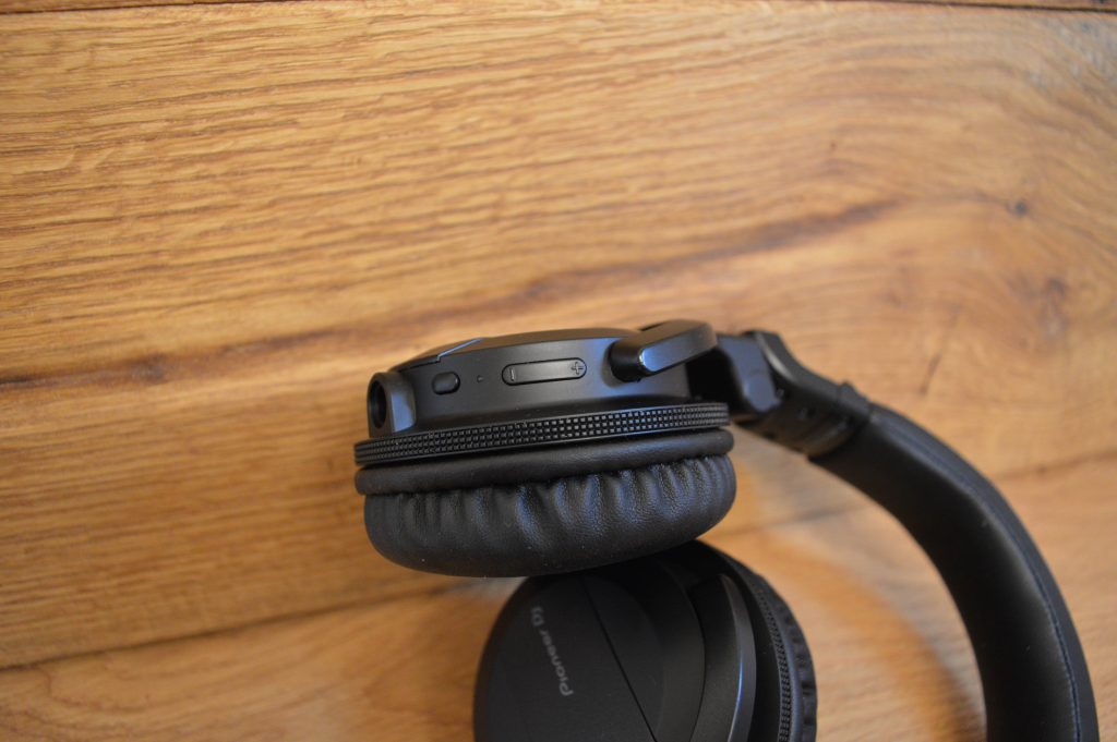 Pioneer DJ HDJ-CUE1 Over-Ear-Kopfhörer Bedientasten Detailansicht