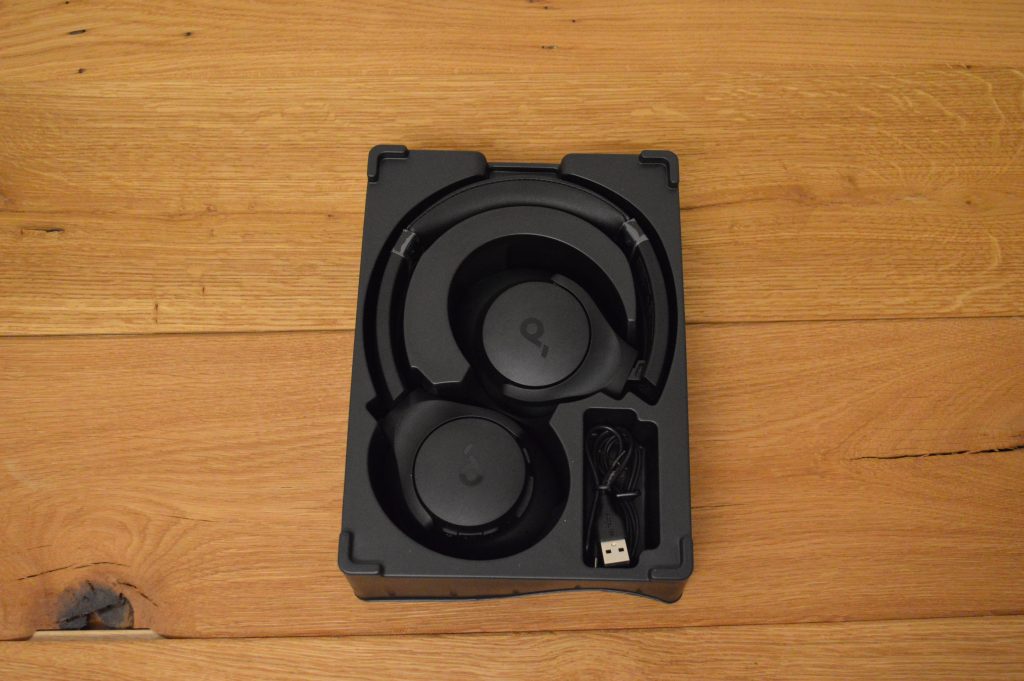 Anker Soundcore Q20i Over_Ear-Kopfhörer und Kabel