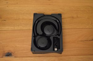 Anker Soundcore Q20i Over_Ear-Kopfhörer und Kabel