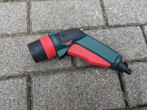4-in-1-Düse des Bosch Fontus Akku-Hochdruckreinigers von der Seite