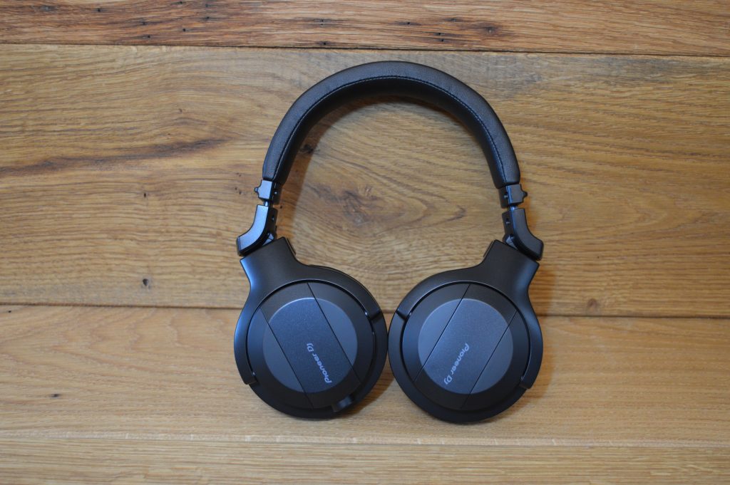 Pioneer DJ HDJ-CUE1 Over-Ear-Kopfhörer Aufgeklappt