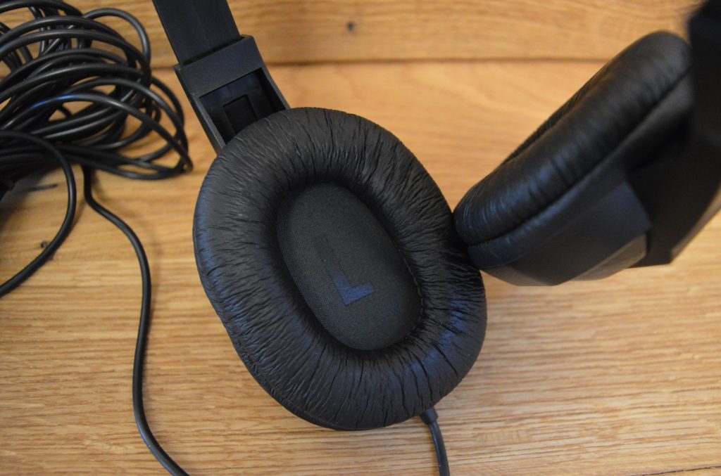 Hama Thomson TV Over-Ear-Kopfhörer Hörmuschel Detailansicht