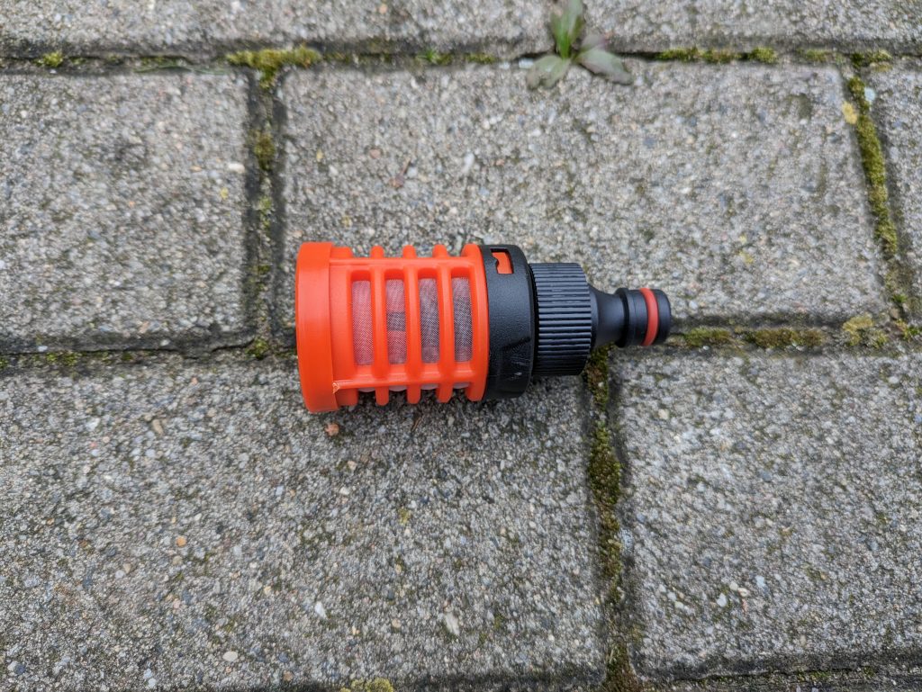 Abnehmbarer Wasserfilter des Yard Force LW C02 AquaJet Akku-Hochdruckreinigers