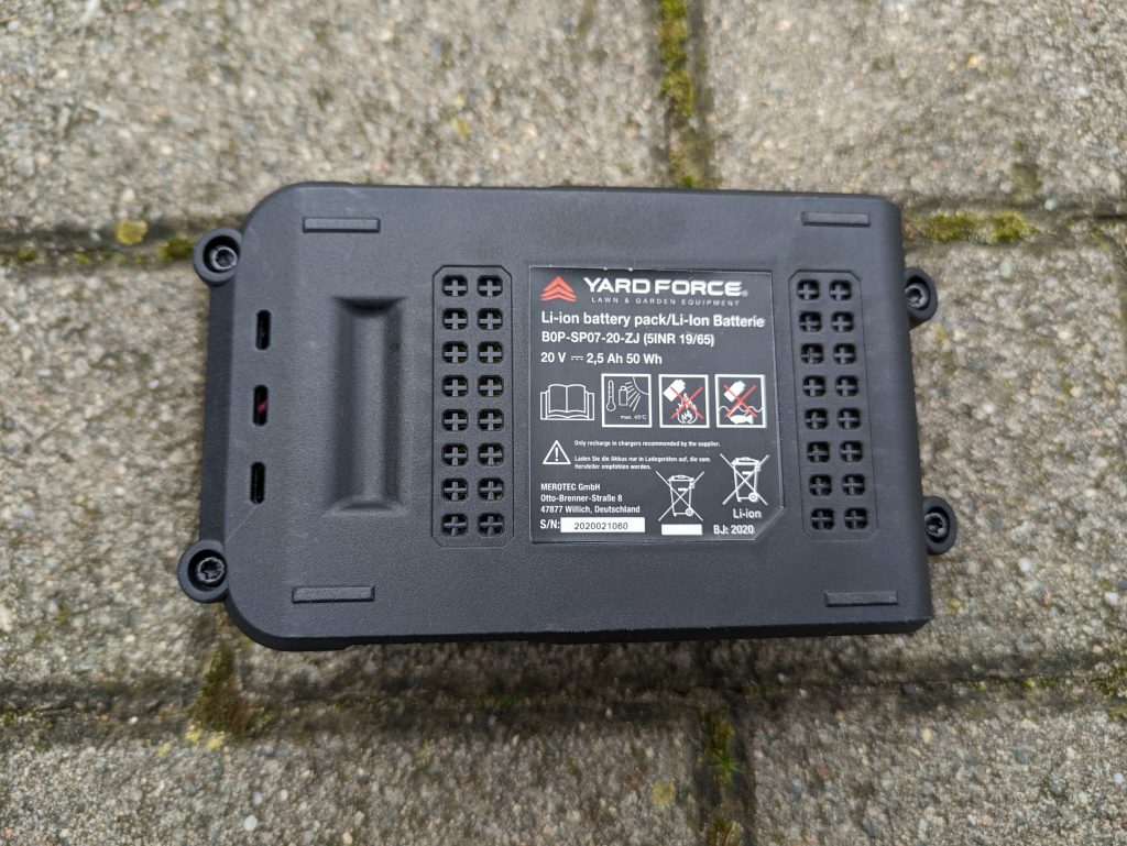 Akku des Yard Force LW C02 AquaJet Akku-Hochdruckreiniger von oben