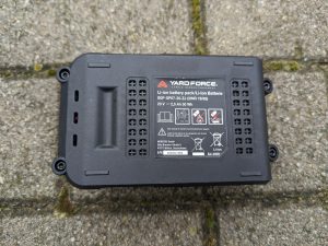 Akku des Yard Force LW C02 AquaJet Akku-Hochdruckreiniger von oben