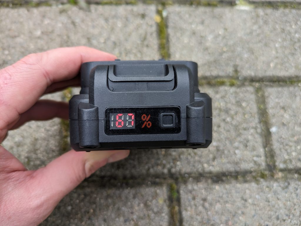 Akkuanzeige des Akkus des Yard Force LW C02 AquaJet Akku-Hochdruckreinigers
