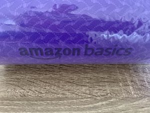 Amazon Basics ‎IR97503B-PL Gymnastikmatte Logo Matte Nahaufnahme