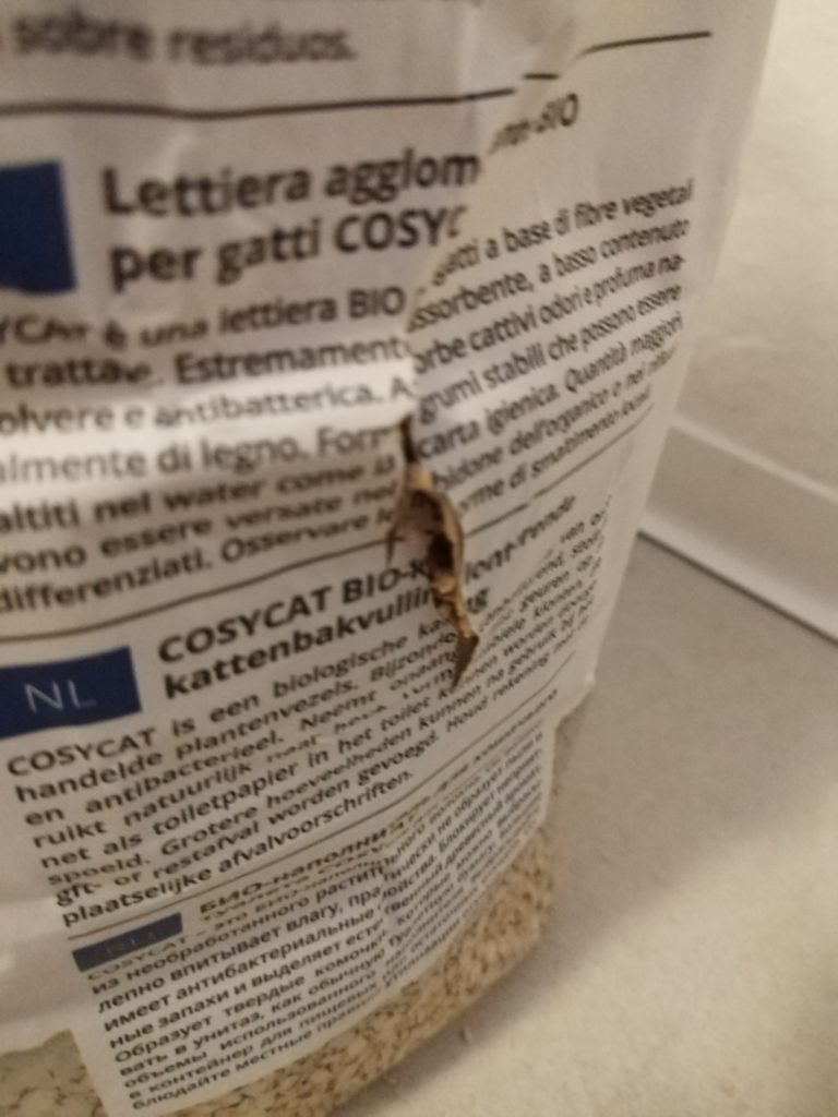 Beschaedigte-Verpackung-des-cosycat-Bio-Klumpstreu-Katzenstreu