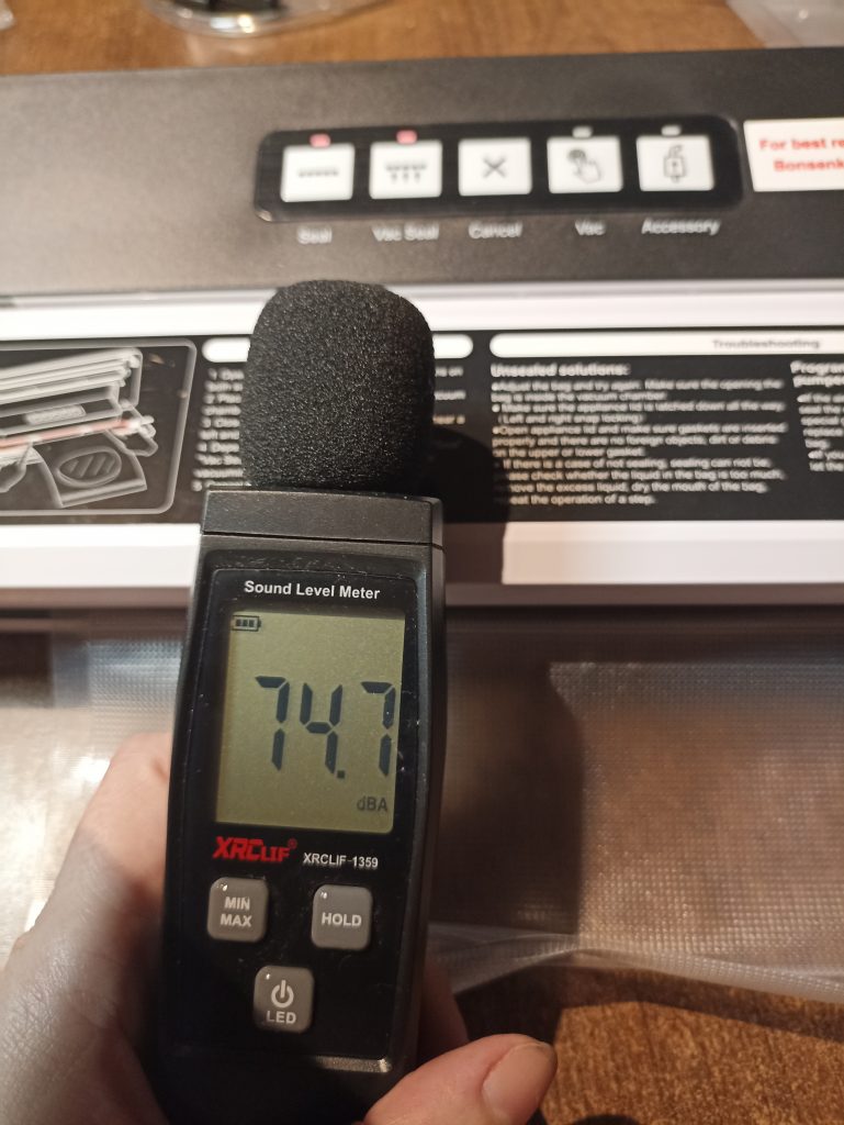 Bonsenkitchen VS2000 Vakuumierer, Messen der Lautstärke in Dezibel