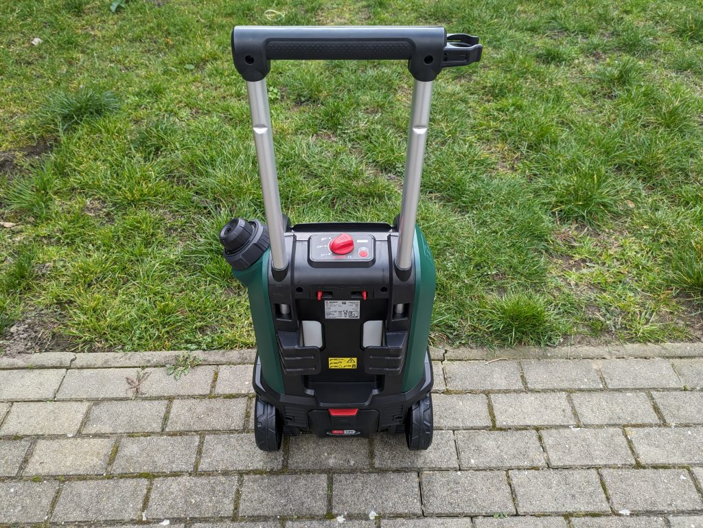 Bosch Fontus Akku-Hochdruckreiniger von hinten mit ausgezogenen Griff