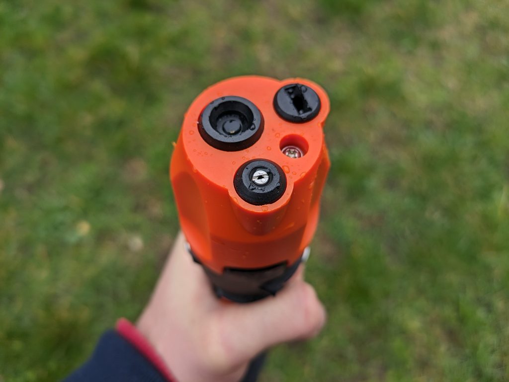 Breite Düse des Yard Force LW C02 AquaJet Akku-Hochdruckreiniger von vorne