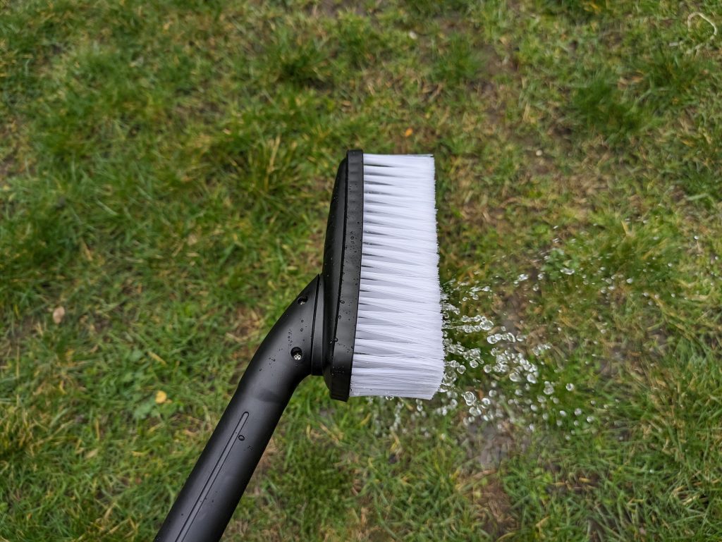 Bürste des Yard Force LW C02 AquaJet Akku-Hochdruckreinigers, Sprühverhalten
