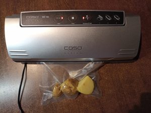 CASO VC10 Vakuumierer, Vakuumieren und Versiegeln von gekochten Kartoffeln