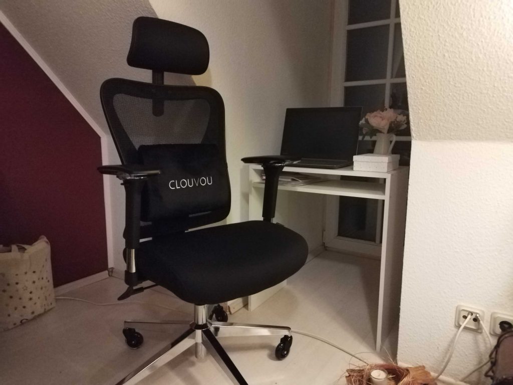 CLOUVOU B12 001 CleverSeat Bürostuhl am Schreibtisch